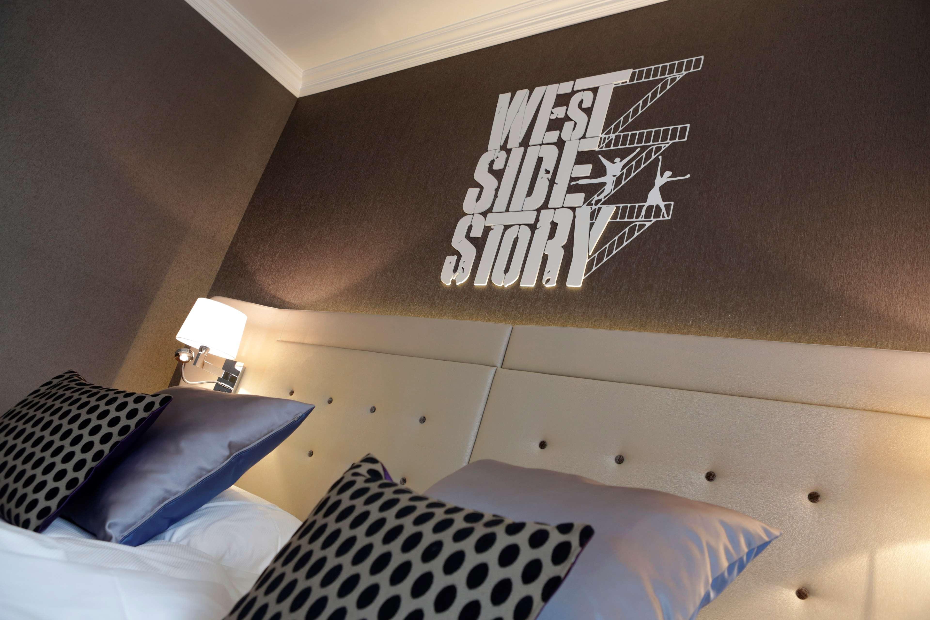Hotel Schweizerhof Luzern Luaran gambar West Side Story